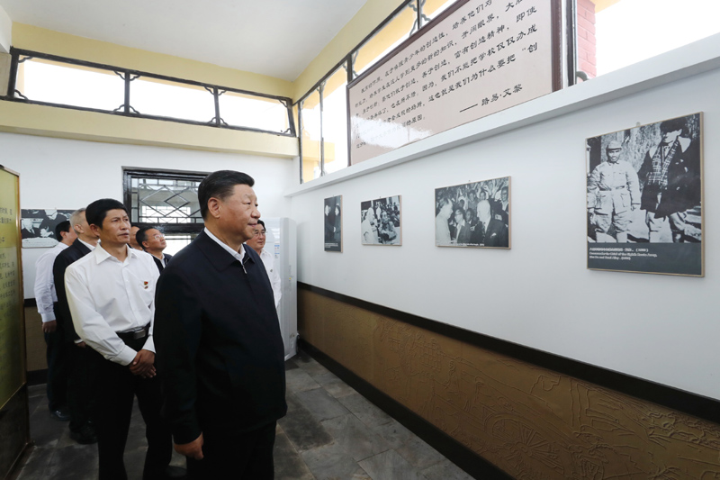 8月19日至22日，中共中央總書記、國家主席、中央軍委主席習(xí)近平在甘肅考察。這是20日下午，習(xí)近平在張掖市山丹培黎學(xué)校參觀學(xué)校創(chuàng)辦人路易·艾黎故居。